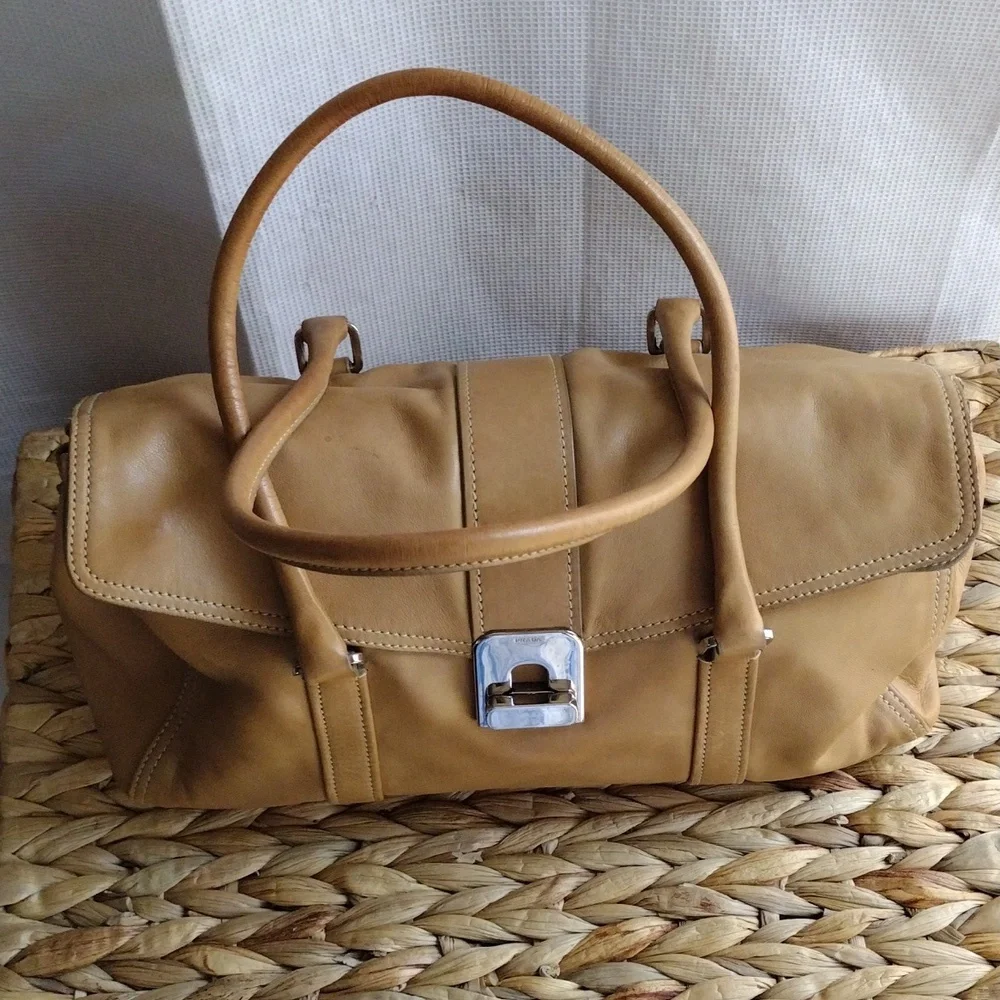 Prada Cuervo tan soft leather shoulder bag. - Picture 3 of 13